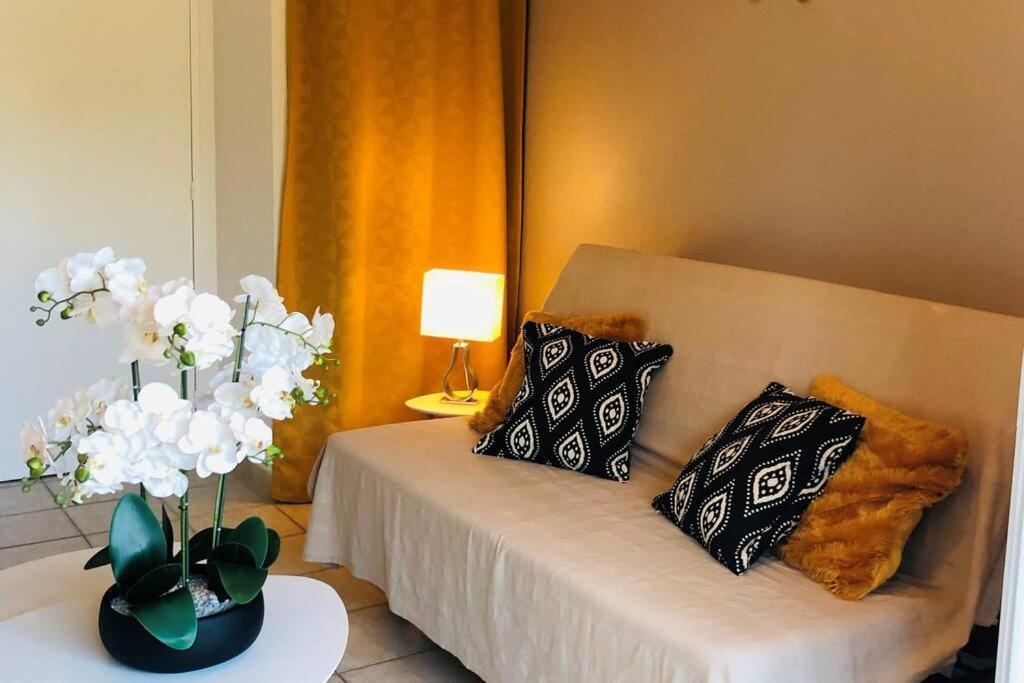 Studio Cabine Climatise 800 M De La Plage Et Des Commerces Борм-ле-Мимоза Екстериор снимка